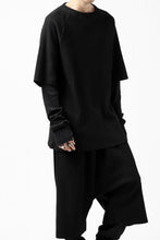 Load image into Gallery viewer, FIRST AID TO THE INJURED SJENSE LAYERED SLEEVE TOPS / WAFFEL + RIB JERSEY (BLACK)