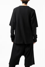 Load image into Gallery viewer, FIRST AID TO THE INJURED SJENSE LAYERED SLEEVE TOPS / WAFFEL + RIB JERSEY (BLACK)