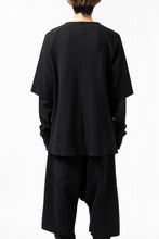 Load image into Gallery viewer, FIRST AID TO THE INJURED SJENSE LAYERED SLEEVE TOPS / WAFFEL + RIB JERSEY (BLACK)