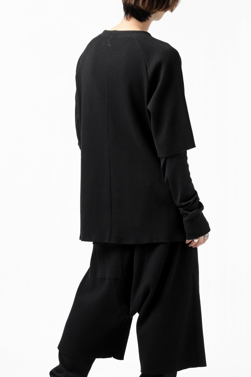 Load image into Gallery viewer, FIRST AID TO THE INJURED SJENSE LAYERED SLEEVE TOPS / WAFFEL + RIB JERSEY (BLACK)