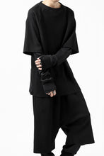 Load image into Gallery viewer, FIRST AID TO THE INJURED SJENSE LAYERED SLEEVE TOPS / WAFFEL + RIB JERSEY (BLACK)