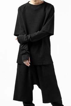 Load image into Gallery viewer, FIRST AID TO THE INJURED SJENSE LAYERED SLEEVE TOPS / WAFFEL + RIB JERSEY (BLACK)