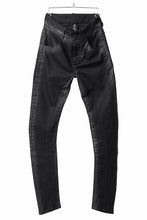 Load image into Gallery viewer, thomkrom SKINNY TROUSERS with CONTRAST SCAR STITCH / STRETCH DENIM (BLACK COATED)