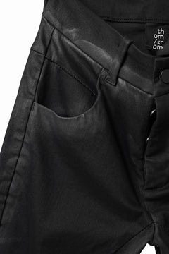 Load image into Gallery viewer, thomkrom SKINNY TROUSERS with CONTRAST SCAR STITCH / STRETCH DENIM (BLACK COATED)
