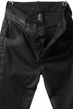 Load image into Gallery viewer, thomkrom SKINNY TROUSERS with CONTRAST SCAR STITCH / STRETCH DENIM (BLACK COATED)