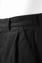 画像をギャラリービューアに読み込む, KLASICA GOSSE 2 TUCKED TROUSERS / DRY BACK TWILL (BLACK)