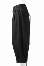 画像をギャラリービューアに読み込む, KLASICA GOSSE 2 TUCKED TROUSERS / DRY BACK TWILL (BLACK)