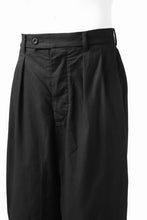 画像をギャラリービューアに読み込む, KLASICA GOSSE 2 TUCKED TROUSERS / DRY BACK TWILL (BLACK)
