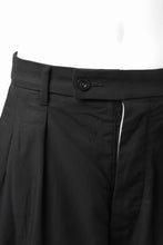 画像をギャラリービューアに読み込む, KLASICA GOSSE 2 TUCKED TROUSERS / DRY BACK TWILL (BLACK)