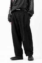 画像をギャラリービューアに読み込む, KLASICA SABRON CONSTRUCTED TROUSERS / LIGHT WEIGHT BLUR STRIPES (INK BLACK)