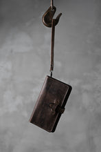 Load image into Gallery viewer, ISAMU KATAYAMA BACKLASH SMART PHONE CASE/PURSE / ITALY DOUBLE SHOULDER (DARK BROWN)