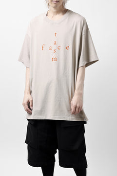 画像をギャラリービューアに読み込む, FACETASM CROSS LOGO PRINT BIG TEE (SAND BEIGE)