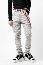 Load image into Gallery viewer, thom/krom SCAR-STITICHING DENIM PANTS / ACID BLEACH (CEMENT)