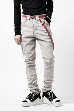 Load image into Gallery viewer, thom/krom SCAR-STITICHING DENIM PANTS / ACID BLEACH (CEMENT)