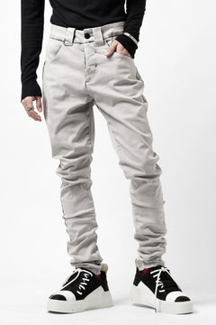 Load image into Gallery viewer, thom/krom SCAR-STITICHING DENIM PANTS / ACID BLEACH (CEMENT)