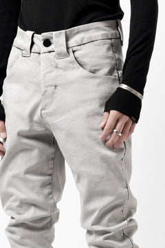 Load image into Gallery viewer, thom/krom SCAR-STITICHING DENIM PANTS / ACID BLEACH (CEMENT)