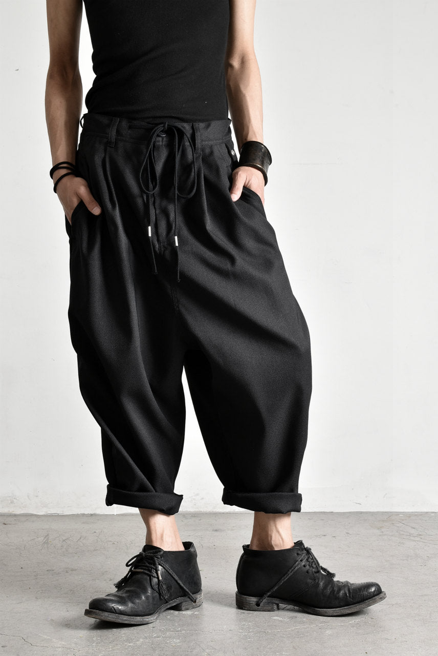 画像をギャラリービューアに読み込む, N/07 "MAUSK Detail" Three Dimensional Wide Tuck / Dart Cropped Pants #2 (BLACK)