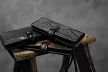 Load image into Gallery viewer, ISAMU KATAYAMA BACKLASH SMART PHONE CASE/PURSE / ITALY DOUBLE SHOULDER (BLACK)