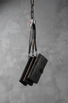 Load image into Gallery viewer, ISAMU KATAYAMA BACKLASH SMART PHONE CASE/PURSE / ITALY DOUBLE SHOULDER (DARK BROWN)