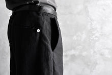 Load image into Gallery viewer, blackcrow linen-cotton woven short trousers (BLACK)