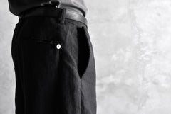 Load image into Gallery viewer, blackcrow linen-cotton woven short trousers (BLACK)