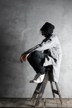 Load image into Gallery viewer, KLASICA STRIPED HERRINGBONE LINEN SHIRT / GARMENT WASHED (NAVY)