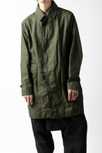 Load image into Gallery viewer, KLASICA BURRY MAC COAT / PARAFFINED COTTON (OLIVE)