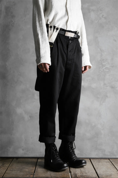 画像をギャラリービューアに読み込む, KLASICA MORROW HIGH RISE 3 TUCKED TAPERED TROUSERS / CHINO CLOTH (BLACK)
