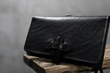 Load image into Gallery viewer, ISAMU KATAYAMA BACKLASH SMART PHONE CASE/PURSE / ITALY DOUBLE SHOULDER (BLACK)