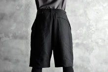 Load image into Gallery viewer, blackcrow linen-cotton woven short trousers (BLACK)