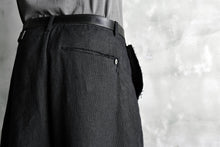 Load image into Gallery viewer, blackcrow linen-cotton woven short trousers (BLACK)
