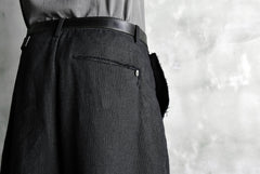 Load image into Gallery viewer, blackcrow linen-cotton woven short trousers (BLACK)