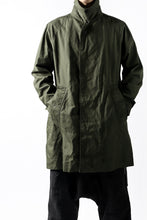 Load image into Gallery viewer, KLASICA BURRY MAC COAT / PARAFFINED COTTON (OLIVE)