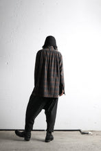 Load image into Gallery viewer, COLINA GARDENER CHECK SHIRT / SOFT FLANNEL (GREY x BROWN)