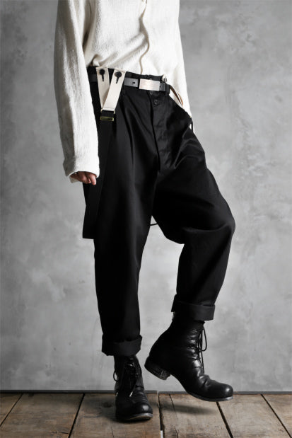 画像をギャラリービューアに読み込む, KLASICA MORROW HIGH RISE 3 TUCKED TAPERED TROUSERS / CHINO CLOTH (BLACK)