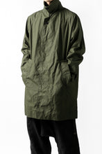 Load image into Gallery viewer, KLASICA BURRY MAC COAT / PARAFFINED COTTON (OLIVE)