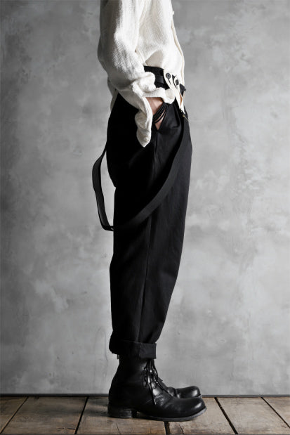 画像をギャラリービューアに読み込む, KLASICA MORROW HIGH RISE 3 TUCKED TAPERED TROUSERS / CHINO CLOTH (BLACK)