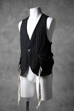 Load image into Gallery viewer, KLASICA CROSS BACK POCKET VEST / RAMIE (CARBON)