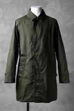 Load image into Gallery viewer, KLASICA BURRY MAC COAT / PARAFFINED COTTON (OLIVE)