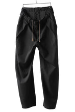 画像をギャラリービューアに読み込む, COLINA W-TUCK PANTS / WASHABLE WOOL TROPICAL (BLACK)
