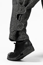 画像をギャラリービューアに読み込む, YUTA MATSUOKA buggy trousers / wool linen herringbone (charcoal grey)