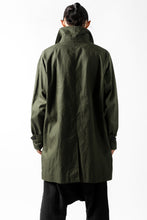 Load image into Gallery viewer, KLASICA BURRY MAC COAT / PARAFFINED COTTON (OLIVE)
