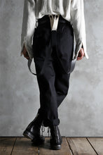 画像をギャラリービューアに読み込む, KLASICA MORROW HIGH RISE 3 TUCKED TAPERED TROUSERS / CHINO CLOTH (BLACK)