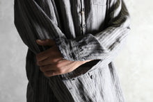 Load image into Gallery viewer, KLASICA STRIPED HERRINGBONE LINEN SHIRT / GARMENT WASHED (NAVY)