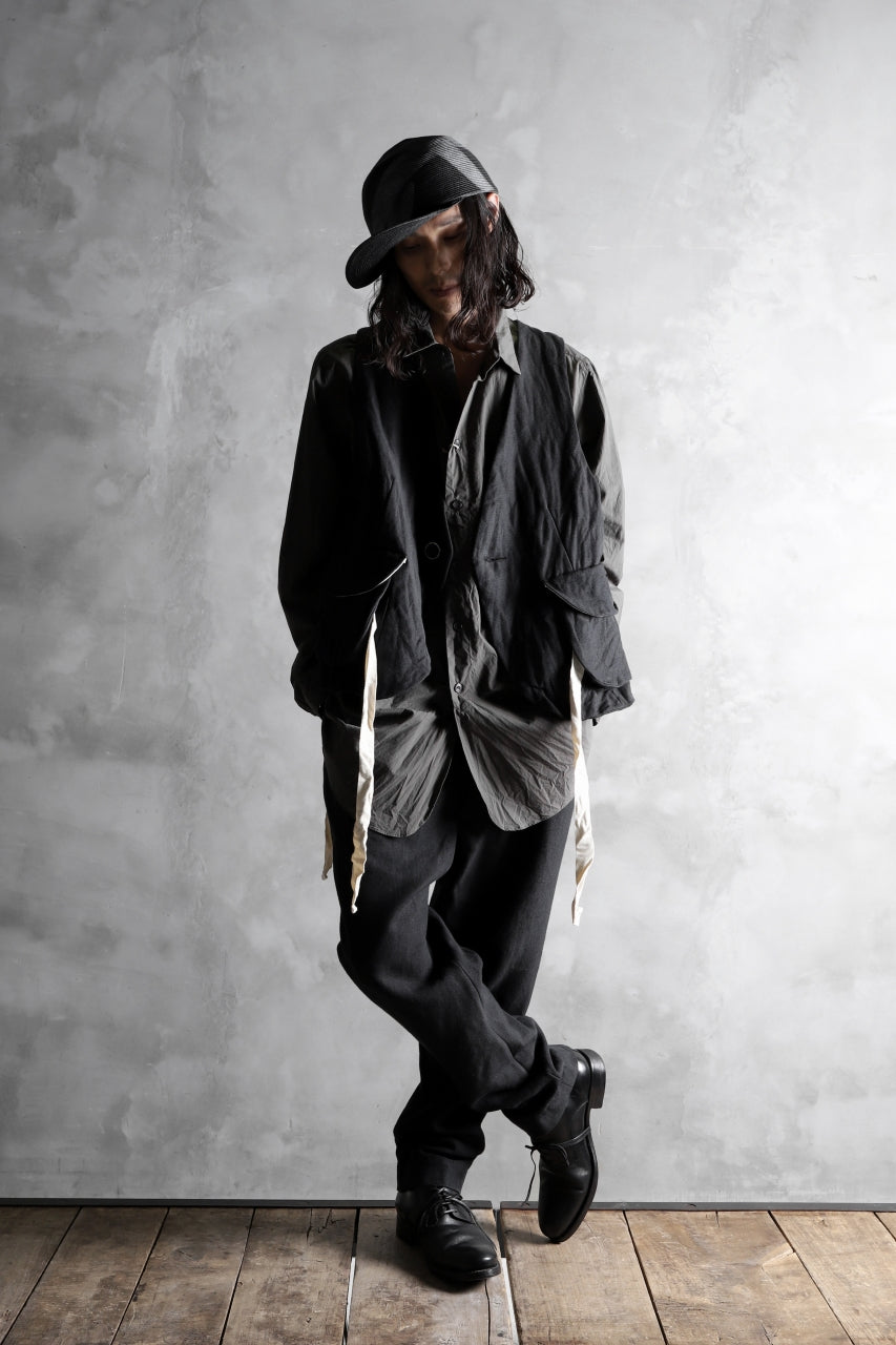 Load image into Gallery viewer, KLASICA CROSS BACK POCKET VEST / RAMIE (CARBON)