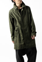 Load image into Gallery viewer, KLASICA BURRY MAC COAT / PARAFFINED COTTON (OLIVE)