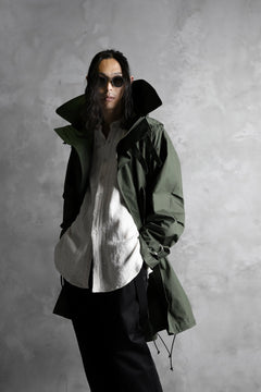 Load image into Gallery viewer, KLASICA WATER FALL MODS COAT / Ventile® UK L24 (OLIVE)