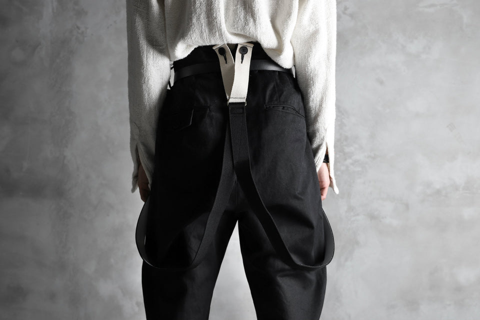 画像をギャラリービューアに読み込む, KLASICA MORROW HIGH RISE 3 TUCKED TAPERED TROUSERS / CHINO CLOTH (BLACK)