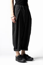 Load image into Gallery viewer, COLINA W-TUCK PANTS / WASHABLE WOOL TROPICAL (STRIPE)