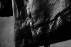 Load image into Gallery viewer, ISAMU KATAYAMA BACKLASH RIDERS COAT / ITALY SHOULDER 0.6mm